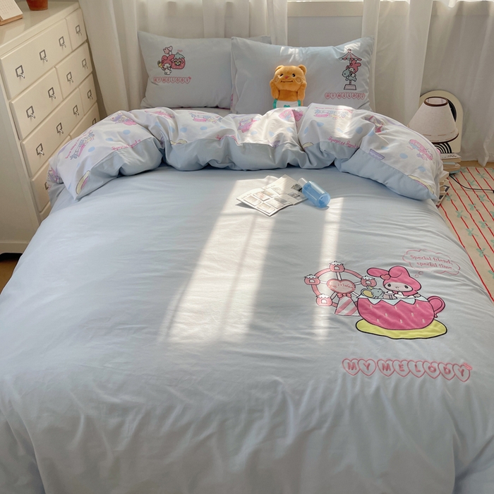 91家纺网 家纺一手货源 找家纺 小叮当家纺仓储工厂店 2025新款提供买家秀爆款花型不断货三丽鸥绣花全棉纯棉磨毛卡通四件套 美乐蒂乐园-兰