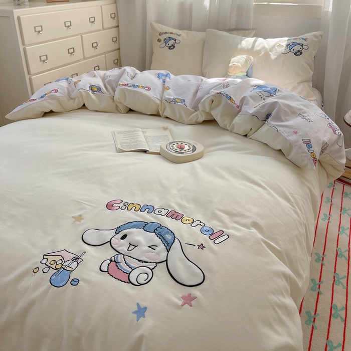 91家纺网 家纺一手货源 找家纺 小叮当家纺仓储工厂店 2025新款提供买家秀爆款花型不断货三丽鸥绣花全棉纯棉磨毛卡通四件套 撒娇玉桂狗-米