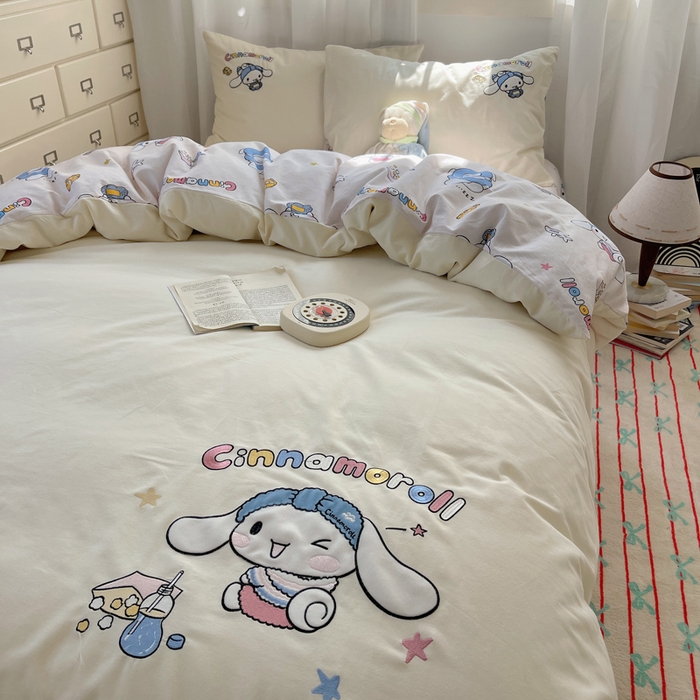 91家纺网 家纺一手货源 找家纺 小叮当家纺仓储工厂店 2025新款提供买家秀爆款花型不断货三丽鸥绣花全棉纯棉磨毛卡通四件套 撒娇玉桂狗-米