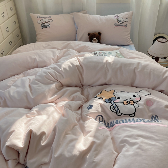 91家纺网 家纺一手货源 找家纺 小叮当家纺仓储工厂店 2025新款提供买家秀爆款花型不断货三丽鸥绣花全棉纯棉磨毛卡通四件套 星愿玉桂狗-粉