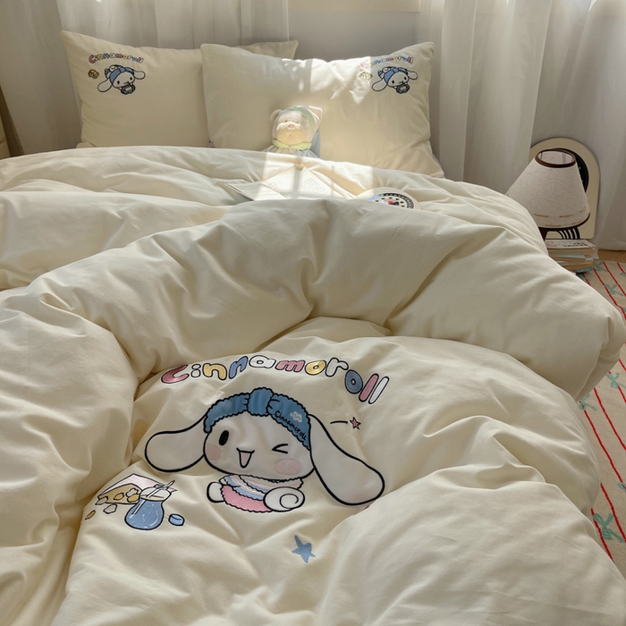 91家纺网 家纺一手货源 找家纺 小叮当家纺仓储工厂店 2025新款提供买家秀爆款花型不断货三丽鸥绣花全棉纯棉磨毛卡通四件套 撒娇玉桂狗-米