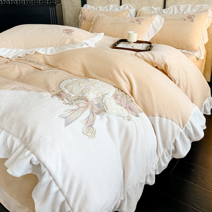 91家纺网 家纺一手货源 找家纺 七七家纺 2025新款刺绣款牛奶绒四件套-织梦系列 织梦-黄