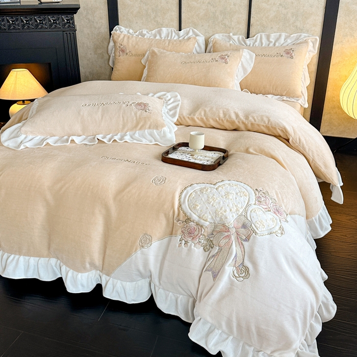 91家纺网 家纺一手货源 找家纺 七七家纺 2025新款刺绣款牛奶绒四件套-织梦系列 织梦-黄