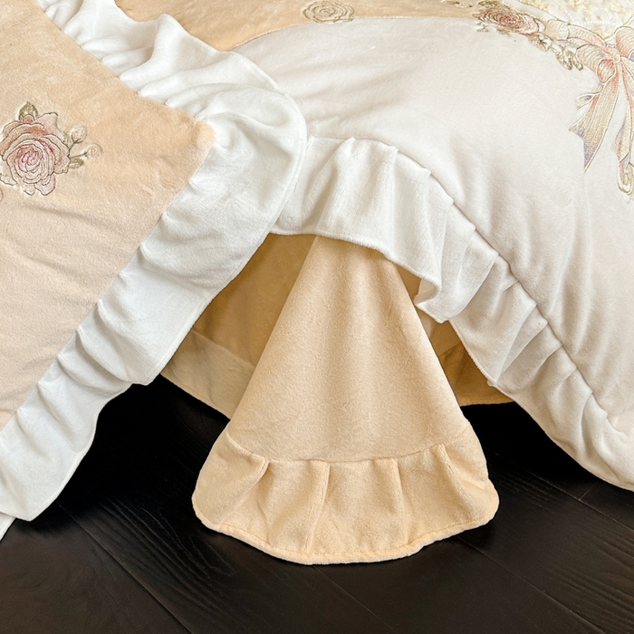 91家纺网 家纺一手货源 找家纺 七七家纺 2025新款刺绣款牛奶绒四件套-织梦系列 织梦-黄