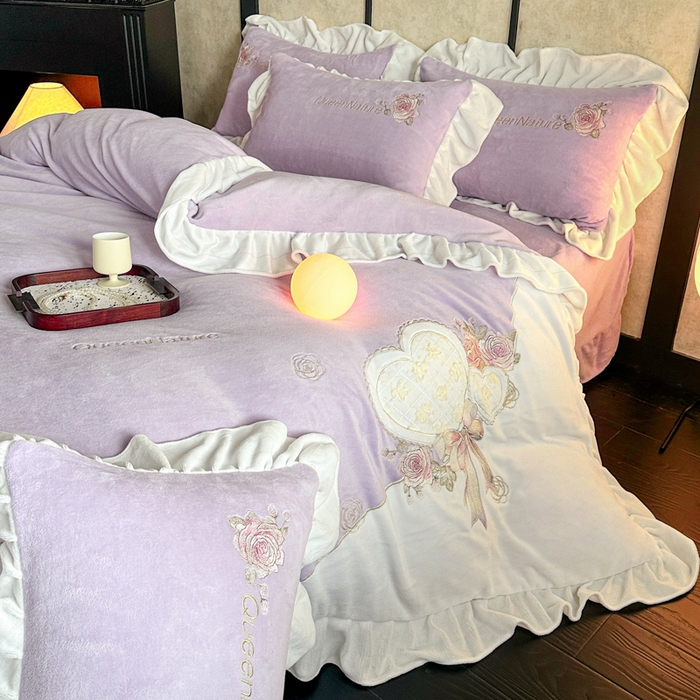 91家纺网 家纺一手货源 找家纺 七七家纺 2025新款刺绣款牛奶绒四件套-织梦系列 织梦-紫