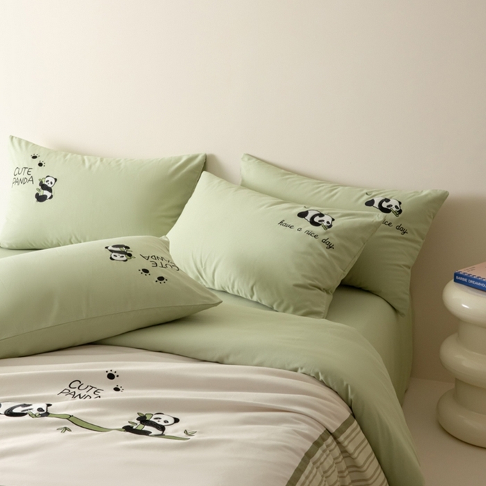 91家纺网 家纺一手货源 找家纺 小叮当家纺仓储工厂店 2025新款提供买家秀爆款花型不断货全棉纯棉磨毛四件套大版定位印加绣 熊猫抱竹