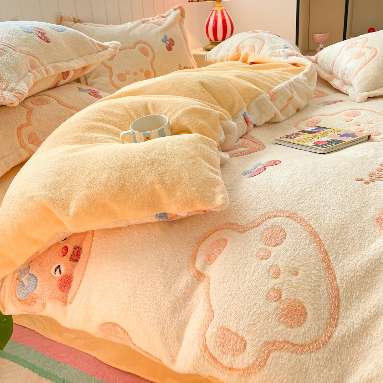 91家纺网 家纺一手货源 找家纺 沐慕 2025新款A类200g加厚雪花绒180g牛奶绒四件套 黄油小熊