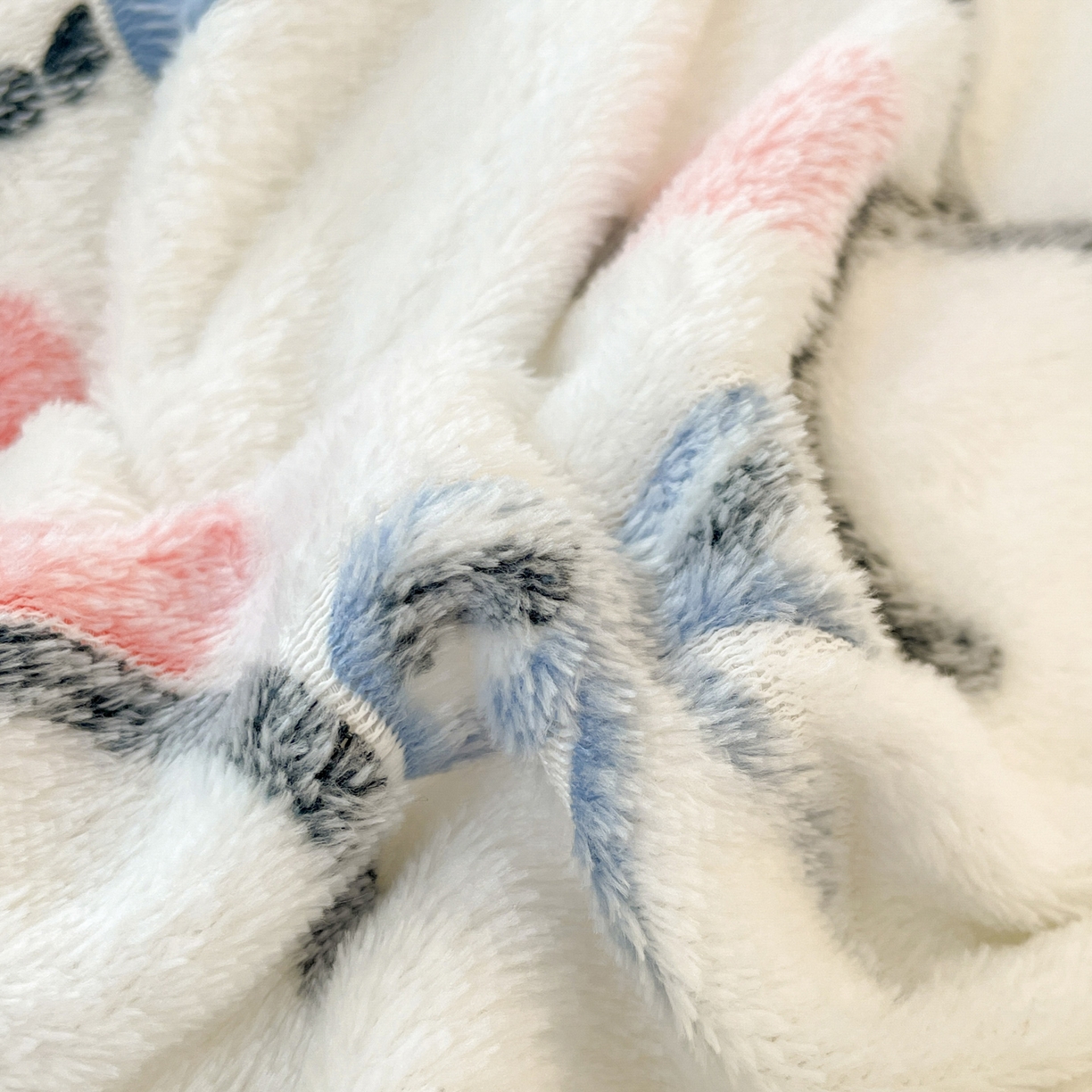 91家纺网 家纺一手货源 找家纺 沐慕 2025新款A类200g加厚雪花绒180g牛奶绒四件套 爱心小熊