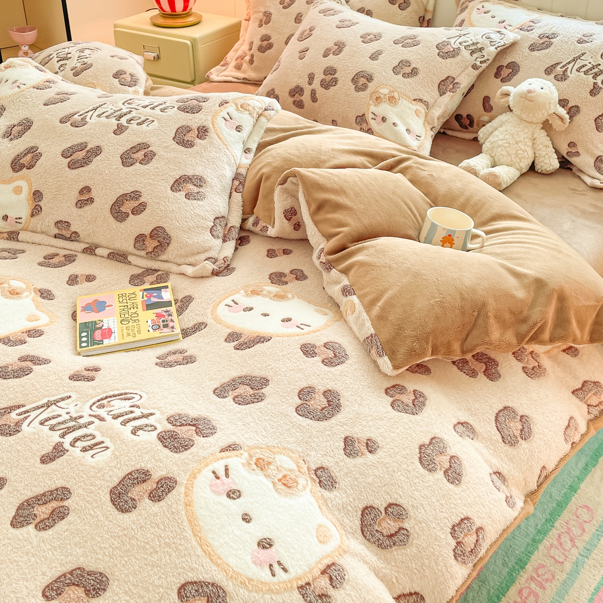 91家纺网 家纺一手货源 找家纺 沐慕 2025新款A类200g加厚雪花绒180g牛奶绒四件套 豹纹猫咪