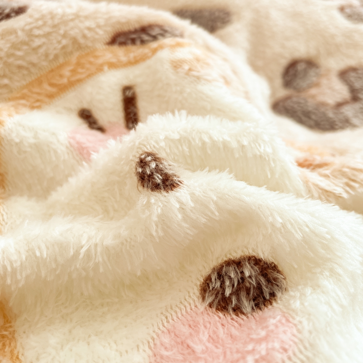 91家纺网 家纺一手货源 找家纺 沐慕 2025新款A类200g加厚雪花绒180g牛奶绒四件套 豹纹猫咪