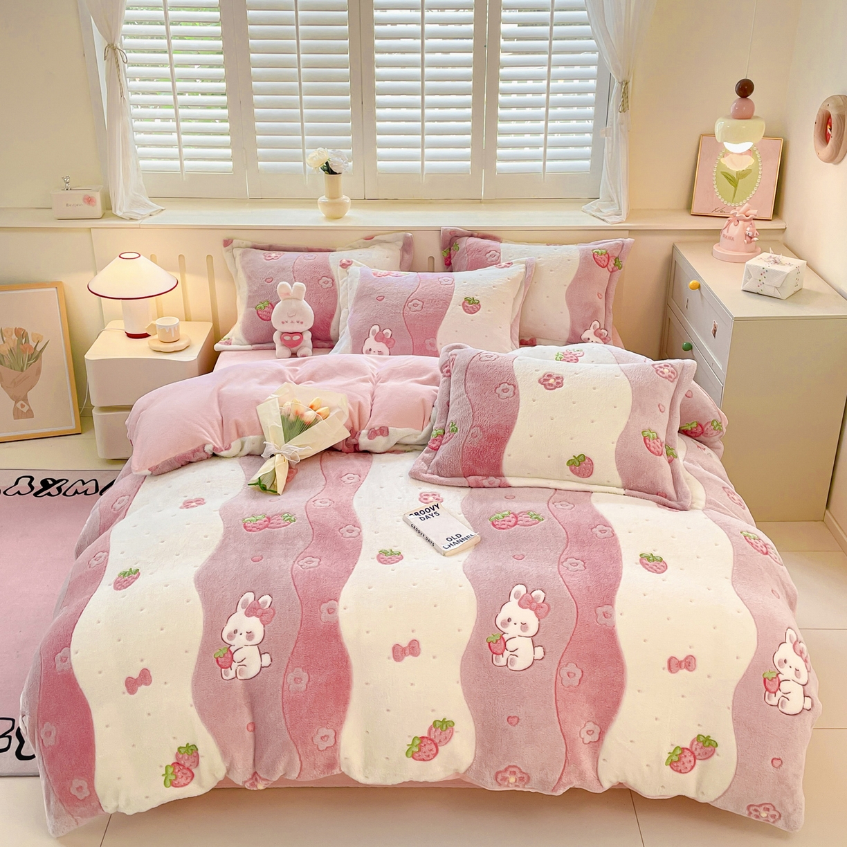 91家纺网 家纺一手货源 找家纺 沐慕 2025新款A类200g加厚雪花绒180g牛奶绒四件套 草莓兔