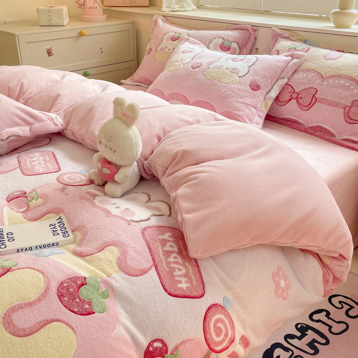 91家纺网 家纺一手货源 找家纺 沐慕 2025新款A类200g加厚雪花绒180g牛奶绒四件套 蛋糕兔