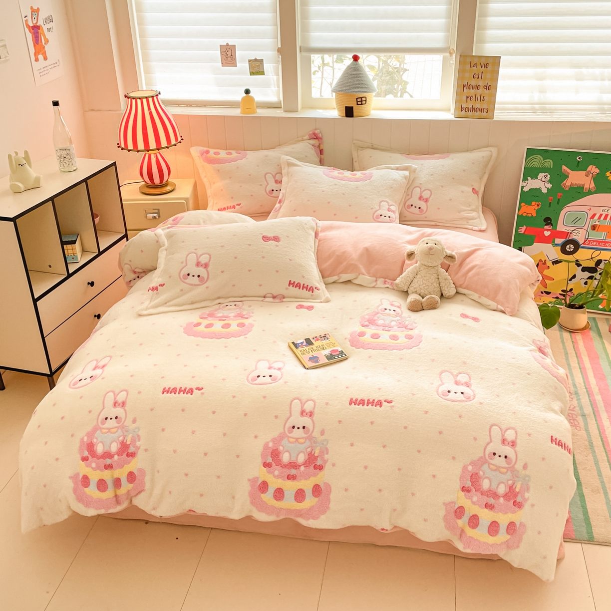 91家纺网 家纺一手货源 找家纺 沐慕 2025新款A类200g加厚雪花绒180g牛奶绒四件套 蛋糕小兔