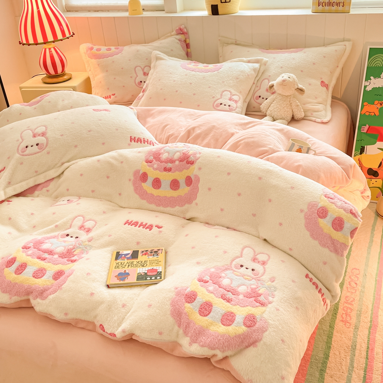 91家纺网 家纺一手货源 找家纺 沐慕 2025新款A类200g加厚雪花绒180g牛奶绒四件套 蛋糕小兔