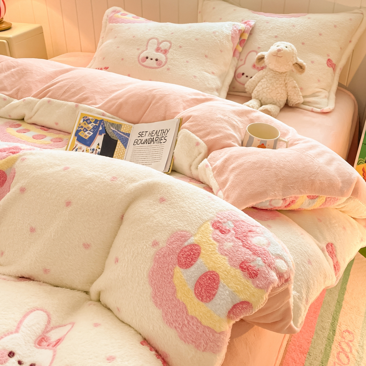 91家纺网 家纺一手货源 找家纺 沐慕 2025新款A类200g加厚雪花绒180g牛奶绒四件套 蛋糕小兔