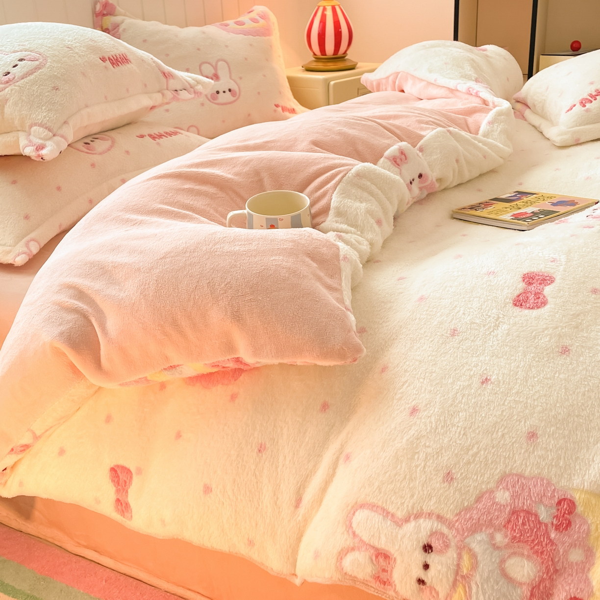 91家纺网 家纺一手货源 找家纺 沐慕 2025新款A类200g加厚雪花绒180g牛奶绒四件套 蛋糕小兔