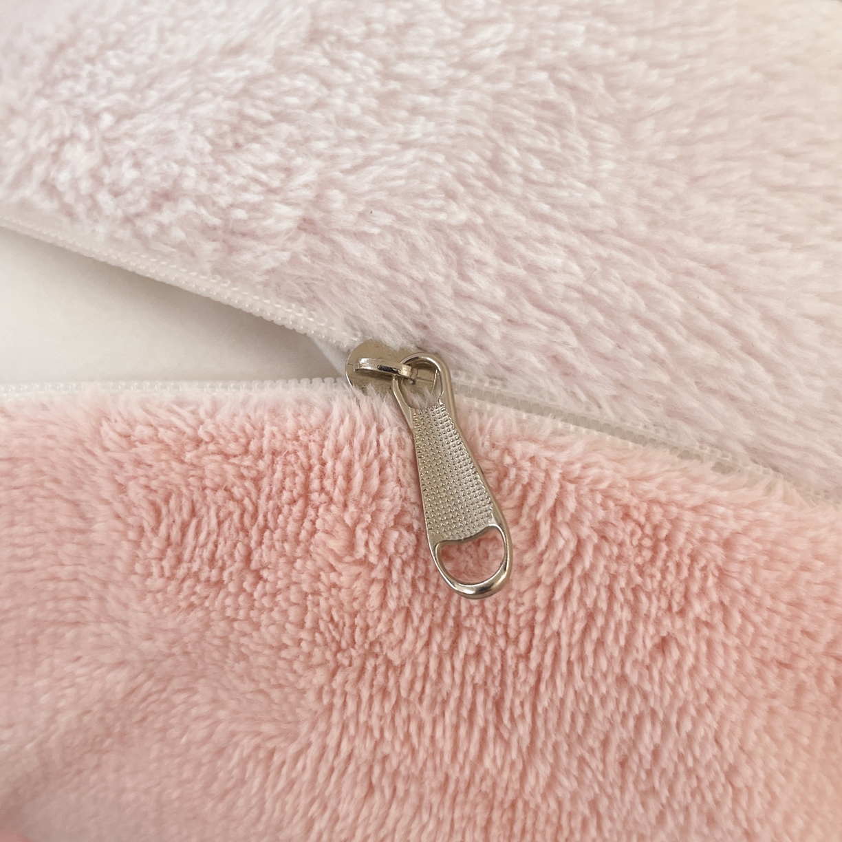 91家纺网 家纺一手货源 找家纺 沐慕 2025新款A类200g加厚雪花绒180g牛奶绒四件套 花花粉兔