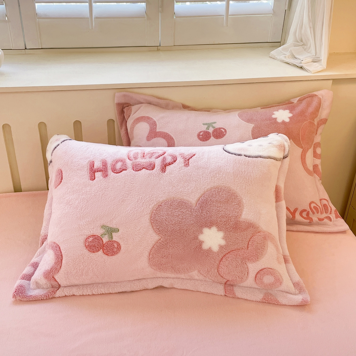 91家纺网 家纺一手货源 找家纺 沐慕 2025新款A类200g加厚雪花绒180g牛奶绒四件套 花花粉兔