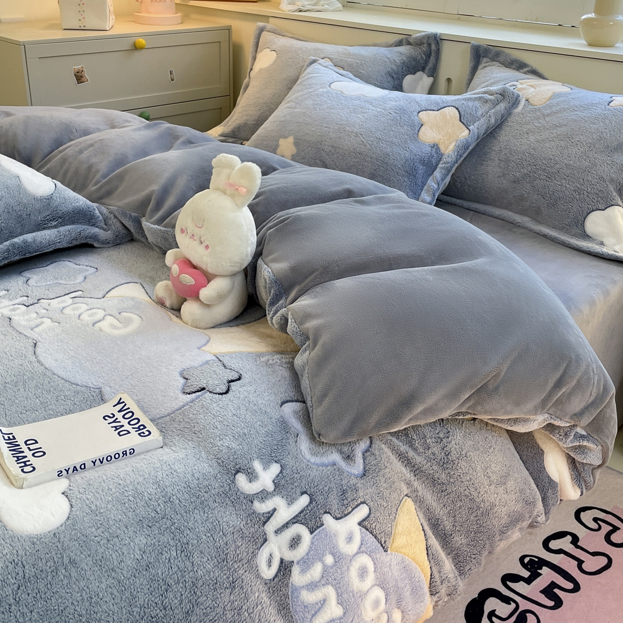 91家纺网 家纺一手货源 找家纺 沐慕 2025新款A类200g加厚雪花绒180g牛奶绒四件套 星星月亮