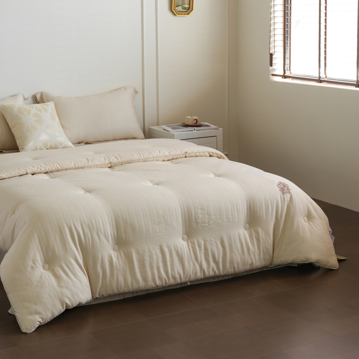 91家纺网 家纺一手货源 找家纺 桂雅居 2025新款英伦风尚有机鲜豆蛋白被被子被芯 璀璨金