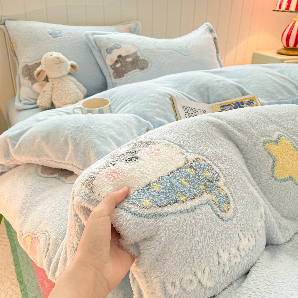 91家纺网 家纺一手货源 找家纺 沐慕 2025新款A类200g加厚雪花绒180g牛奶绒四件套 雪纳瑞