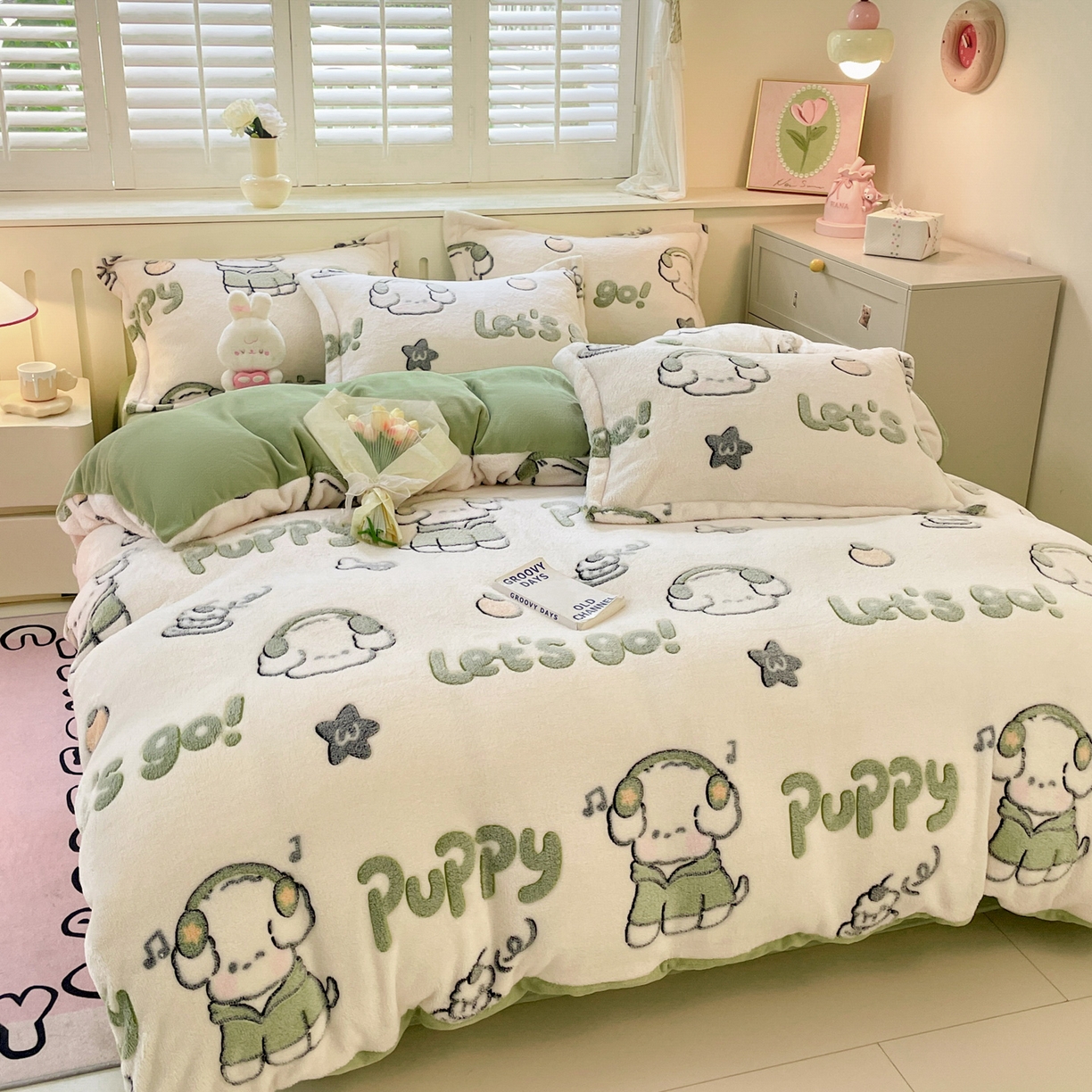 91家纺网 家纺一手货源 找家纺 沐慕 2025新款A类200g加厚雪花绒180g牛奶绒四件套 字母萌宠