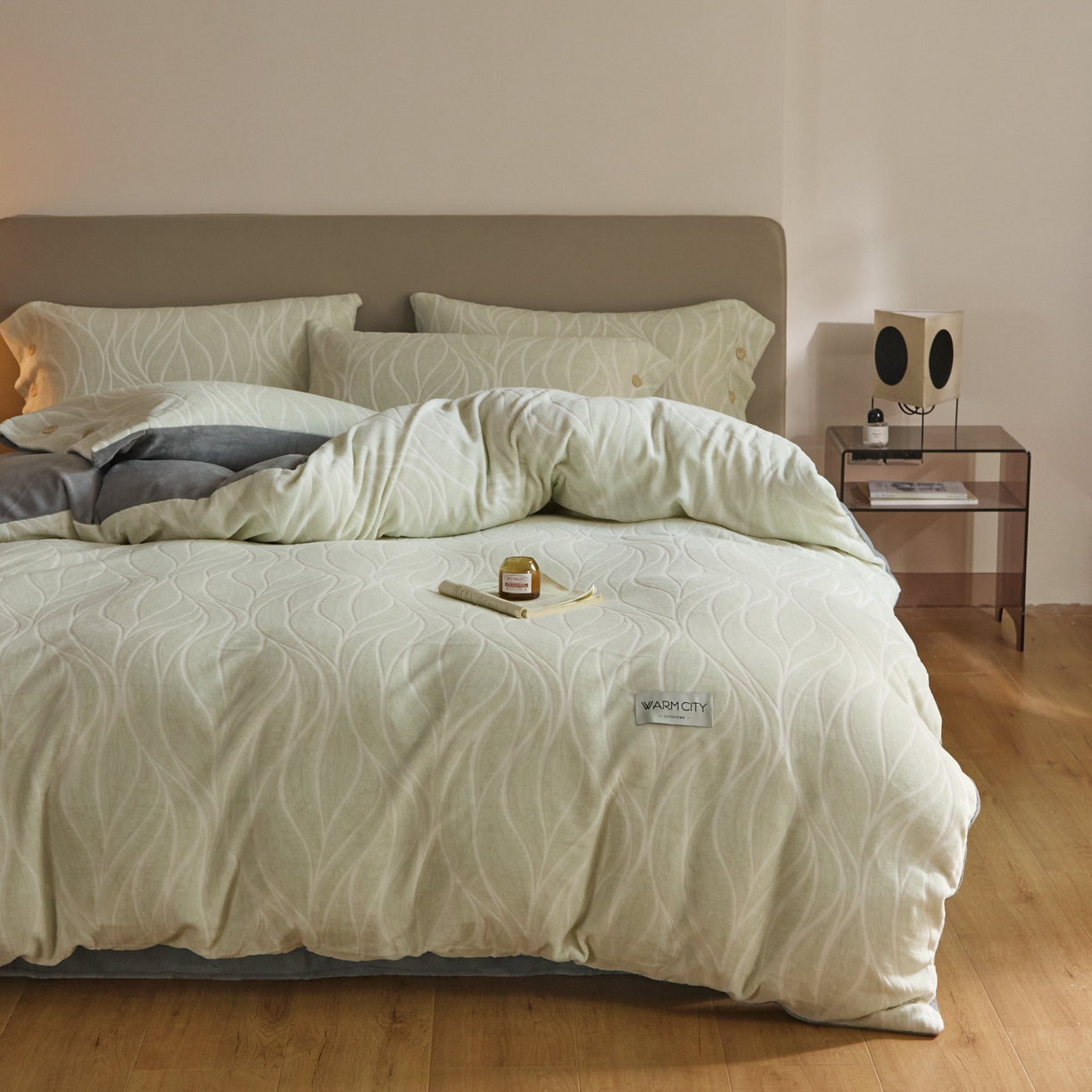 91家纺网 家纺一手货源 找家纺 吾诺家居 吾诺 纽扣式雕花牛奶绒四件套-曲线系列 烂花四件套纽扣款 曲线灰