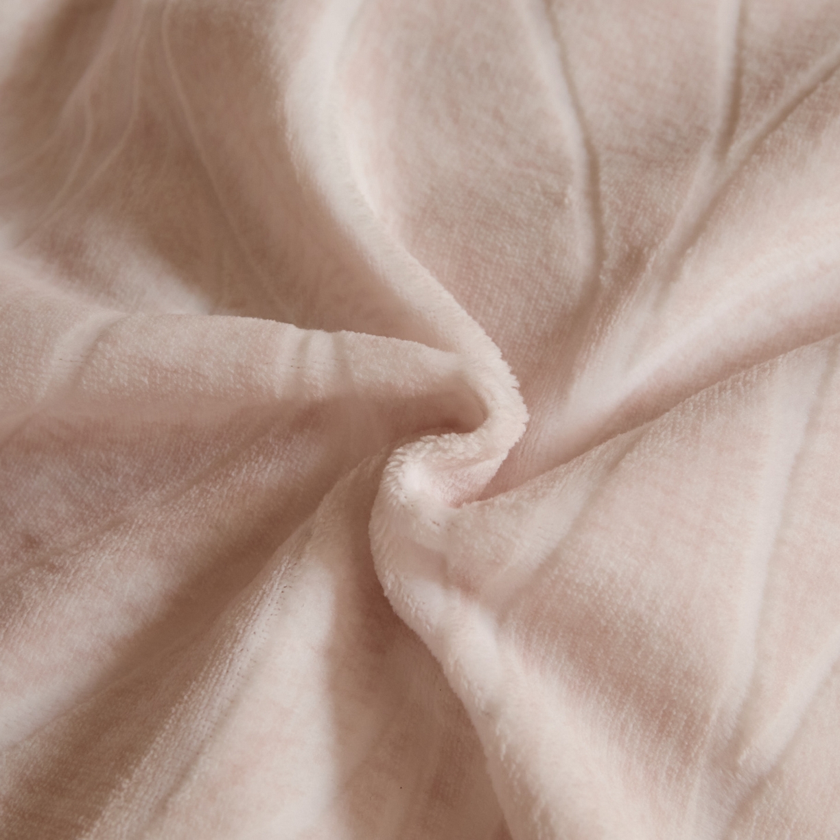 91家纺网 家纺一手货源 找家纺 吾诺家居 吾诺 纽扣式雕花牛奶绒四件套-曲线系列 烂花四件套纽扣款 曲线咖