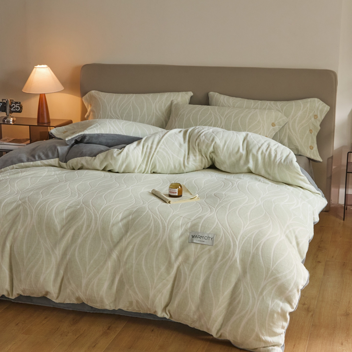 91家纺网 家纺一手货源 找家纺 吾诺家居 吾诺 纽扣式雕花牛奶绒四件套-曲线系列 烂花四件套纽扣款 曲线灰