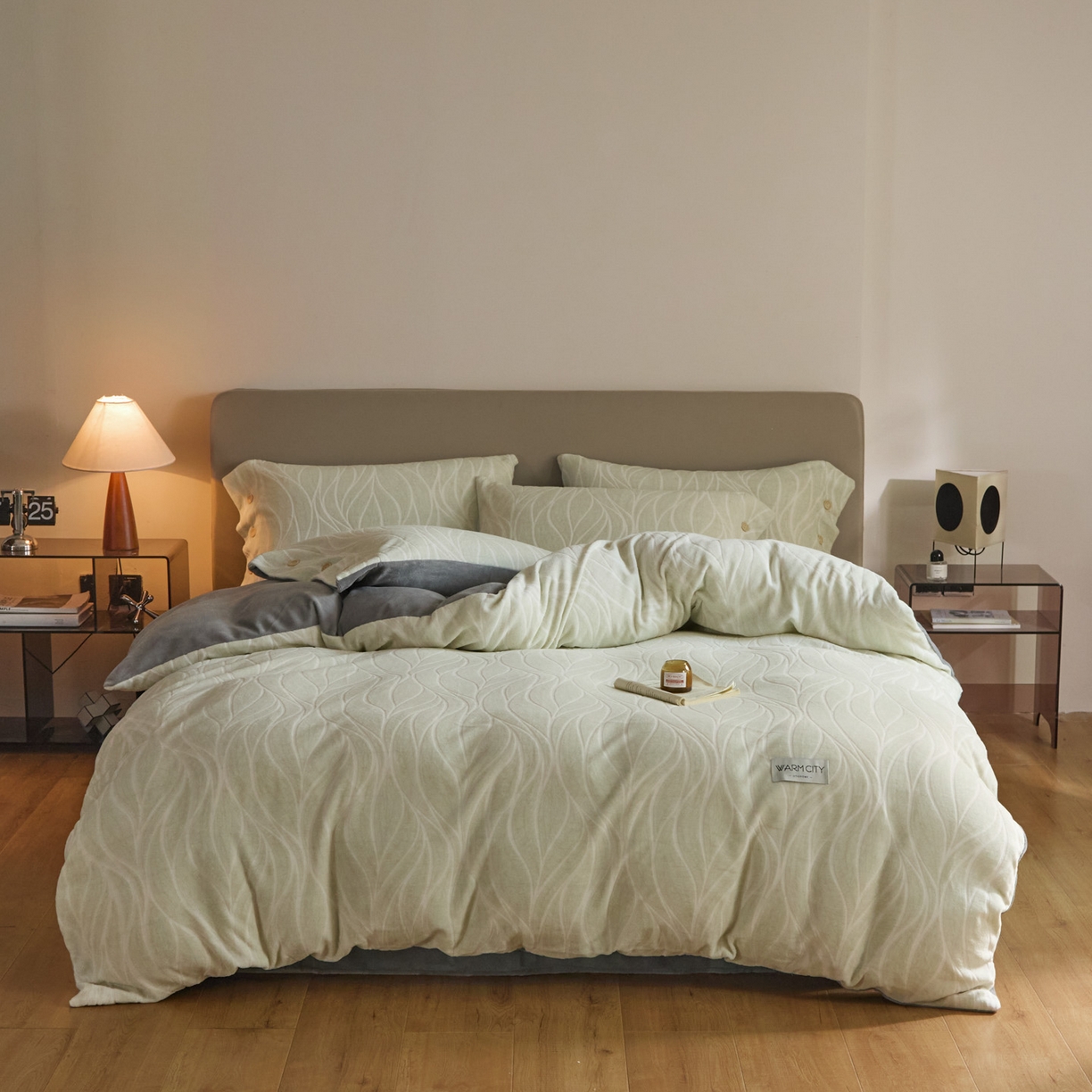 91家纺网 家纺一手货源 找家纺 吾诺家居 吾诺 纽扣式雕花牛奶绒四件套-曲线系列 烂花四件套纽扣款 曲线灰