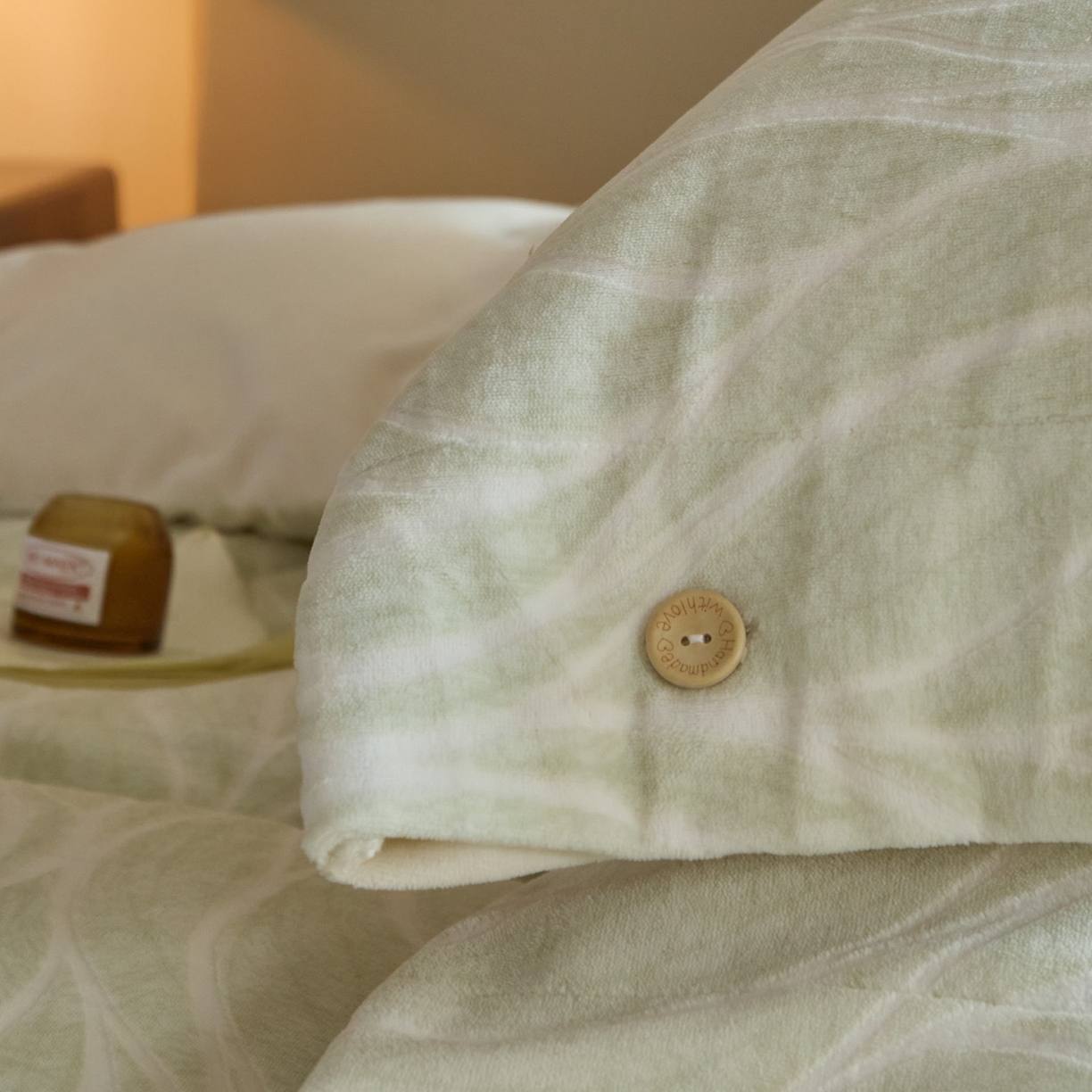 91家纺网 家纺一手货源 找家纺 （总）吾诺家居 吾诺 纽扣式雕花牛奶绒四件套-曲线系列 烂花四件套纽扣款