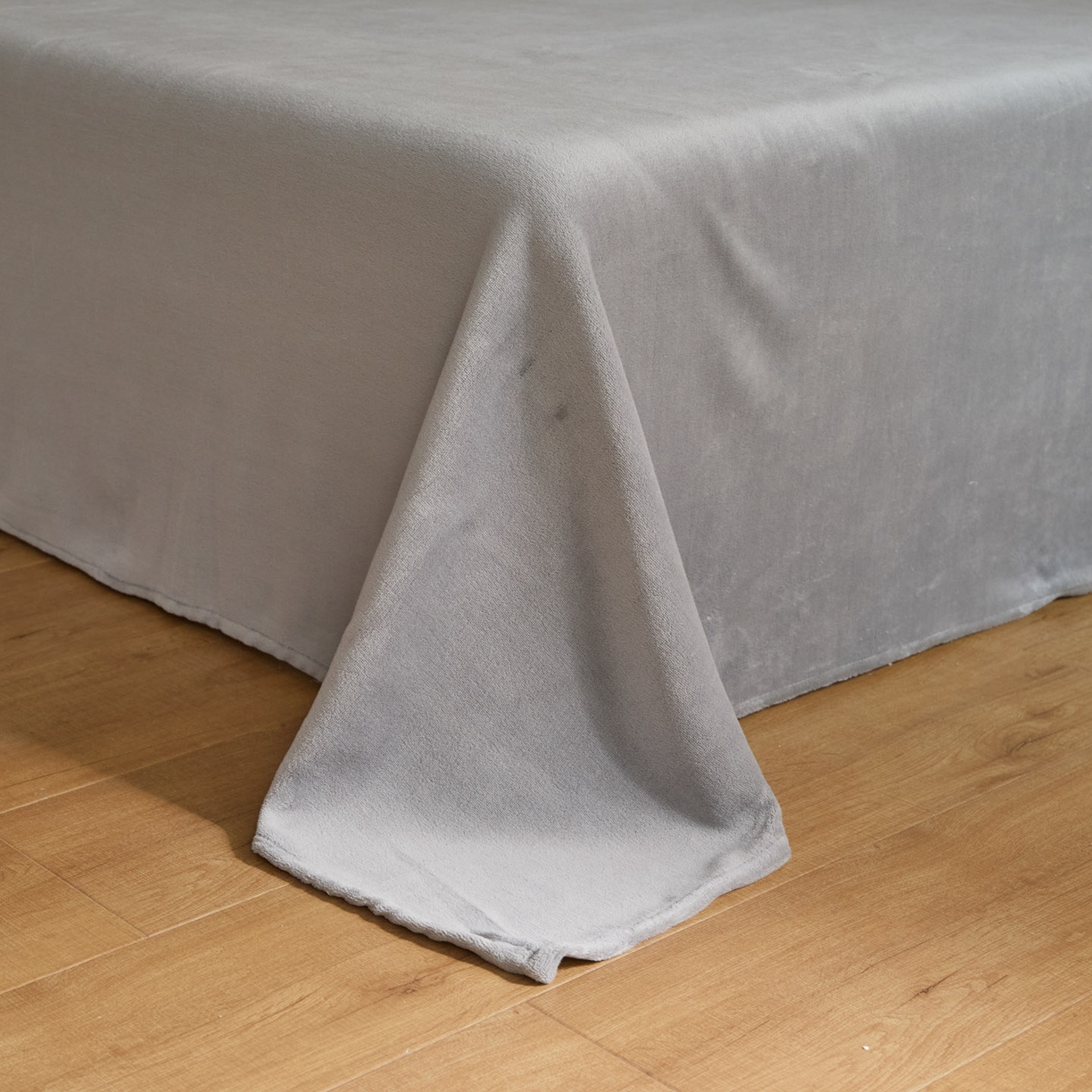 91家纺网 家纺一手货源 找家纺 吾诺家居 吾诺 纽扣式雕花牛奶绒四件套-曲线系列 烂花四件套纽扣款 曲线灰