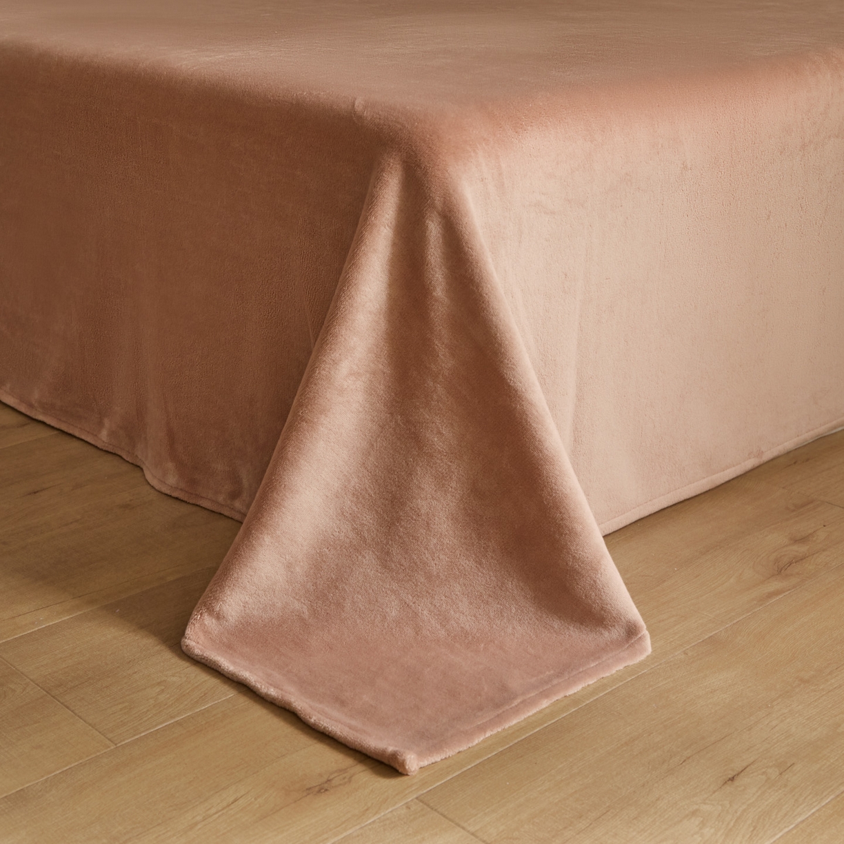 91家纺网 家纺一手货源 找家纺 吾诺家居 吾诺 纽扣式雕花牛奶绒四件套-曲线系列 烂花四件套纽扣款 曲线咖