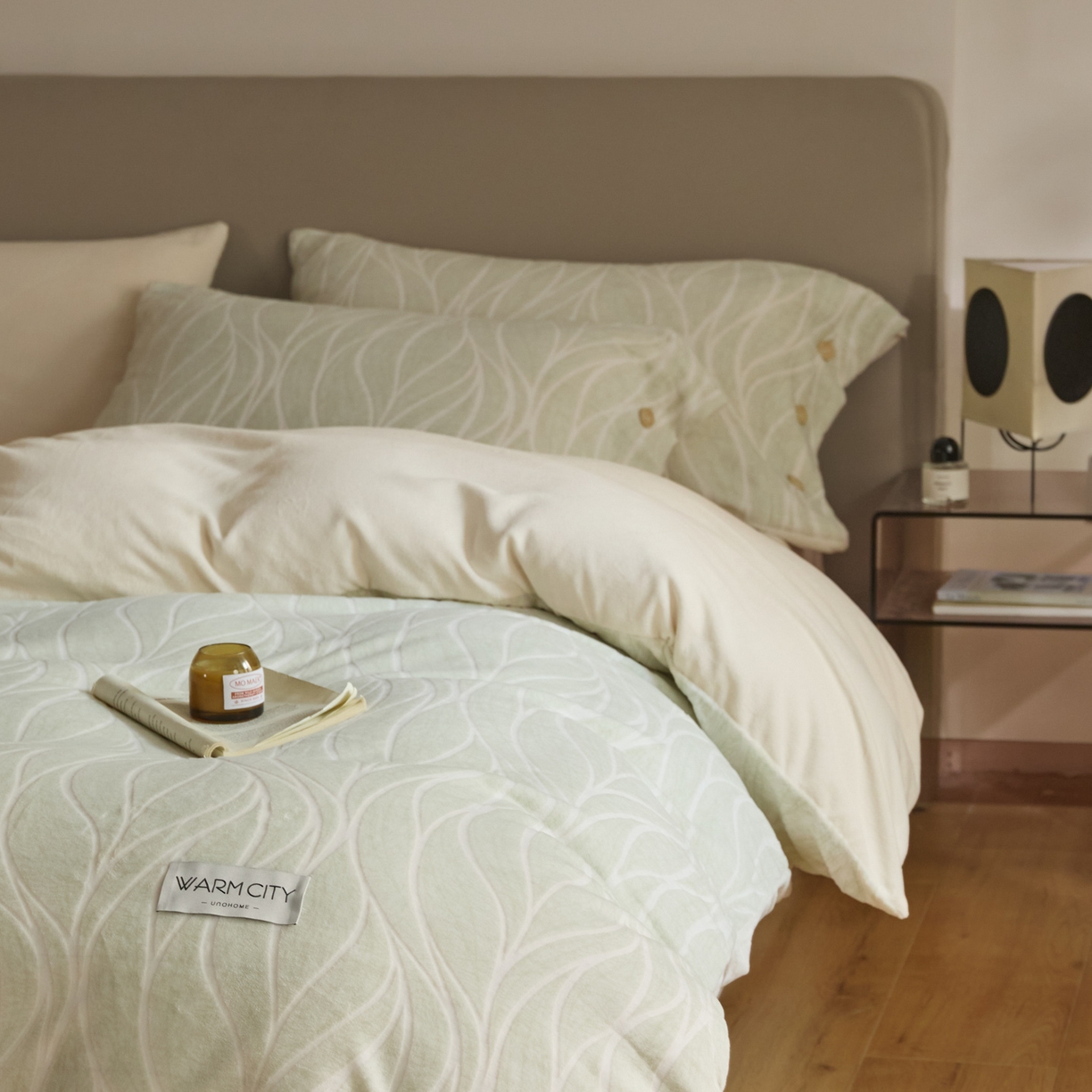 91家纺网 家纺一手货源 找家纺 吾诺家居 吾诺 纽扣式雕花牛奶绒四件套-曲线系列 烂花四件套纽扣款 曲线白