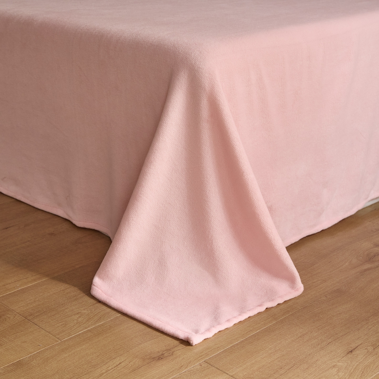 91家纺网 家纺一手货源 找家纺 吾诺家居 吾诺 纽扣式雕花牛奶绒四件套-曲线系列 烂花四件套纽扣款 曲线粉