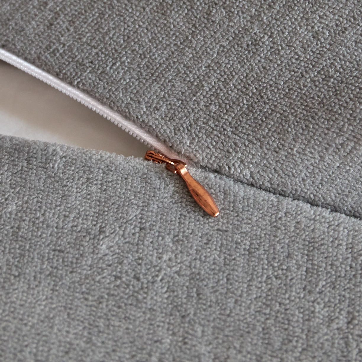 91家纺网 家纺一手货源 找家纺 吾诺家居 吾诺 纽扣式雕花牛奶绒四件套-曲线系列 烂花四件套纽扣款 曲线灰