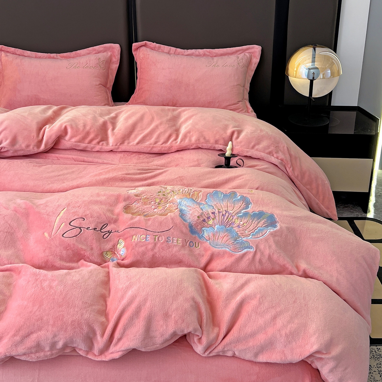 91家纺网 家纺一手货源 找家纺 （总）居易简 2025新款亲肤刺绣款牛奶绒四件套-蝶影翩翩