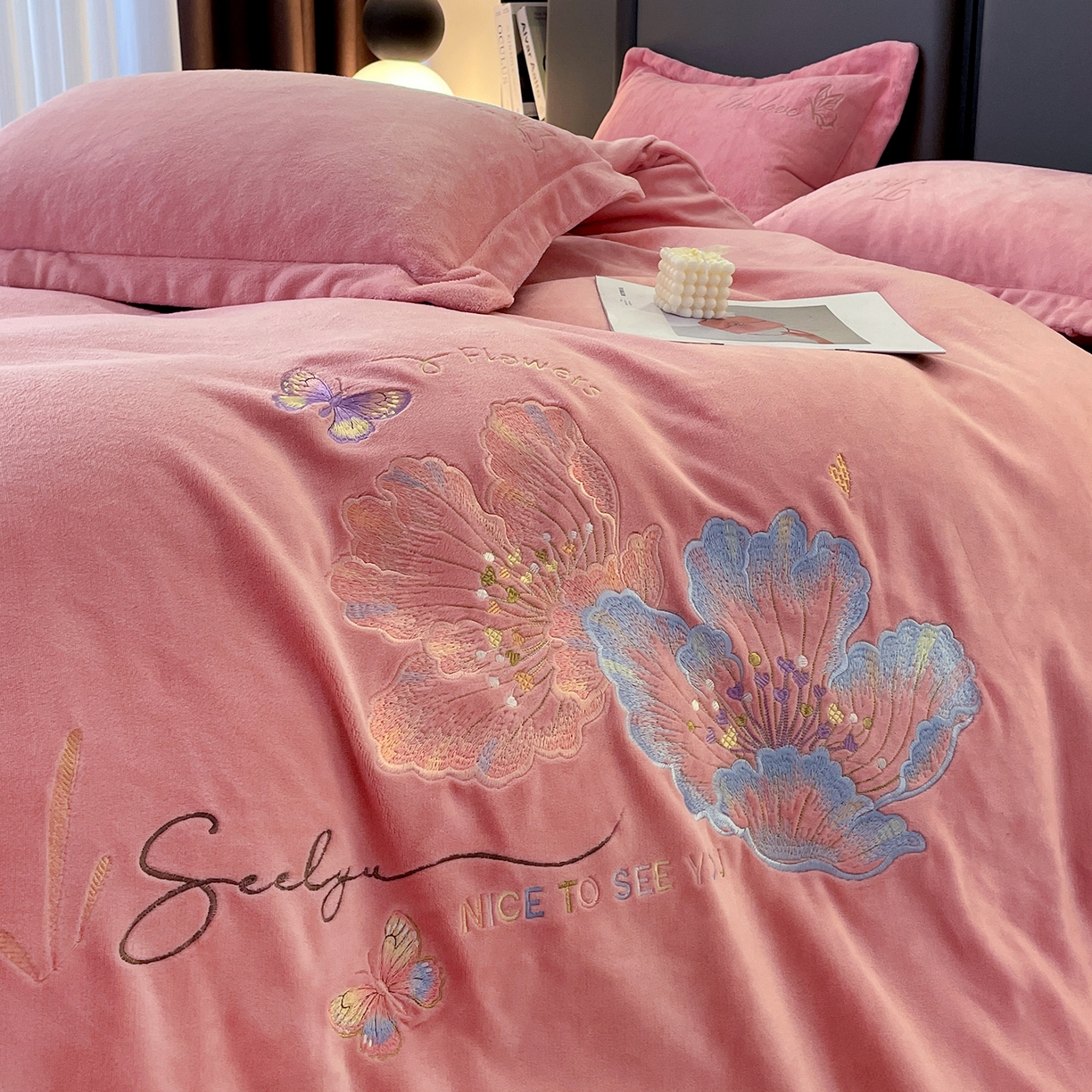 91家纺网 家纺一手货源 找家纺 （总）居易简 2025新款亲肤刺绣款牛奶绒四件套-蝶影翩翩