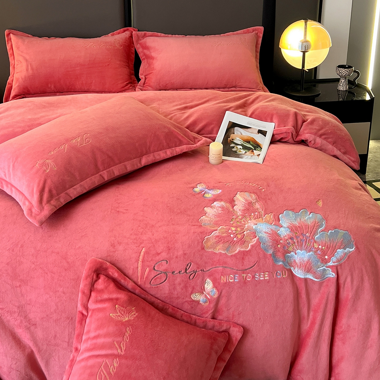 91家纺网 家纺一手货源 找家纺 居易简 2025新款亲肤刺绣款牛奶绒四件套-蝶影翩翩 蝶影翩翩-姜红