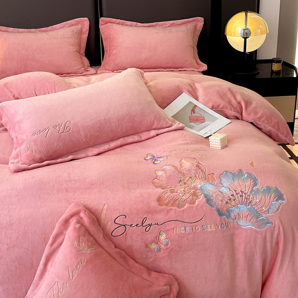 91家纺网 家纺一手货源 找家纺 居易简 2025新款亲肤刺绣款牛奶绒四件套-蝶影翩翩 蝶影翩翩-豆沙