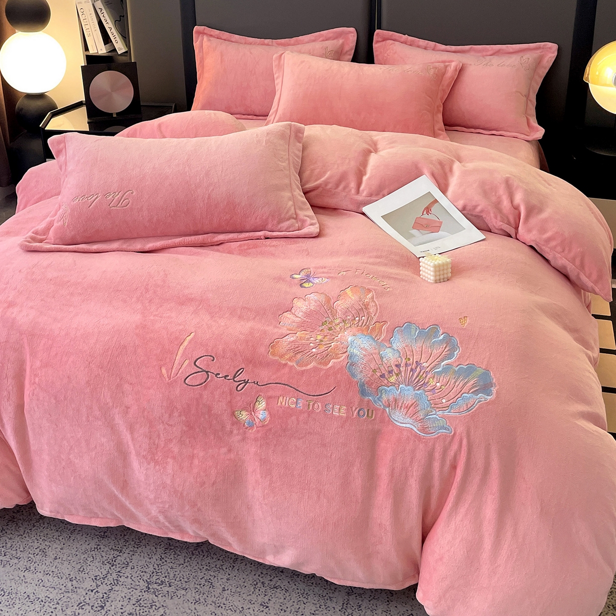 91家纺网 家纺一手货源 找家纺 居易简 2025新款亲肤刺绣款牛奶绒四件套-蝶影翩翩 蝶影翩翩-豆沙