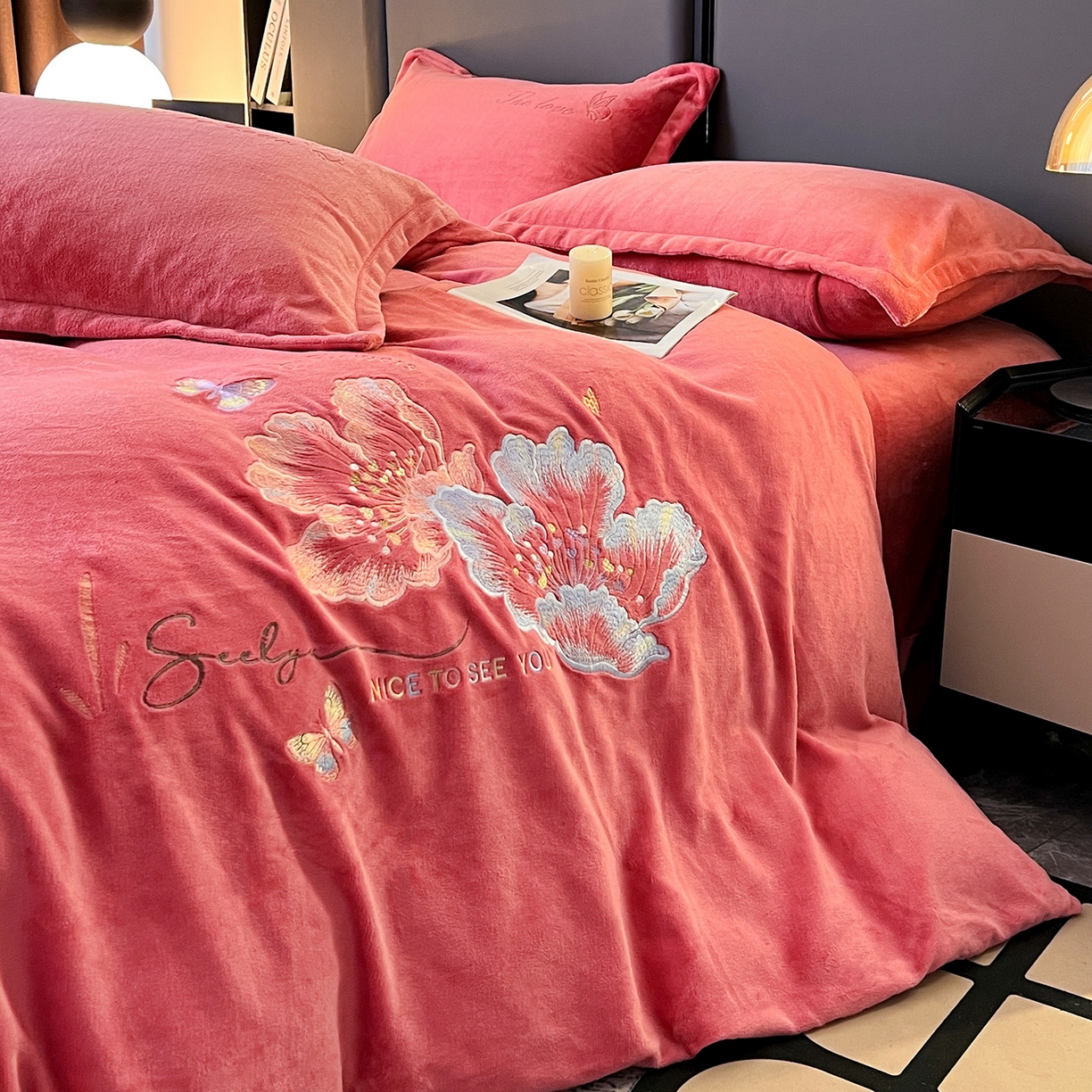 91家纺网 家纺一手货源 找家纺 居易简 2025新款亲肤刺绣款牛奶绒四件套-蝶影翩翩 蝶影翩翩-姜红