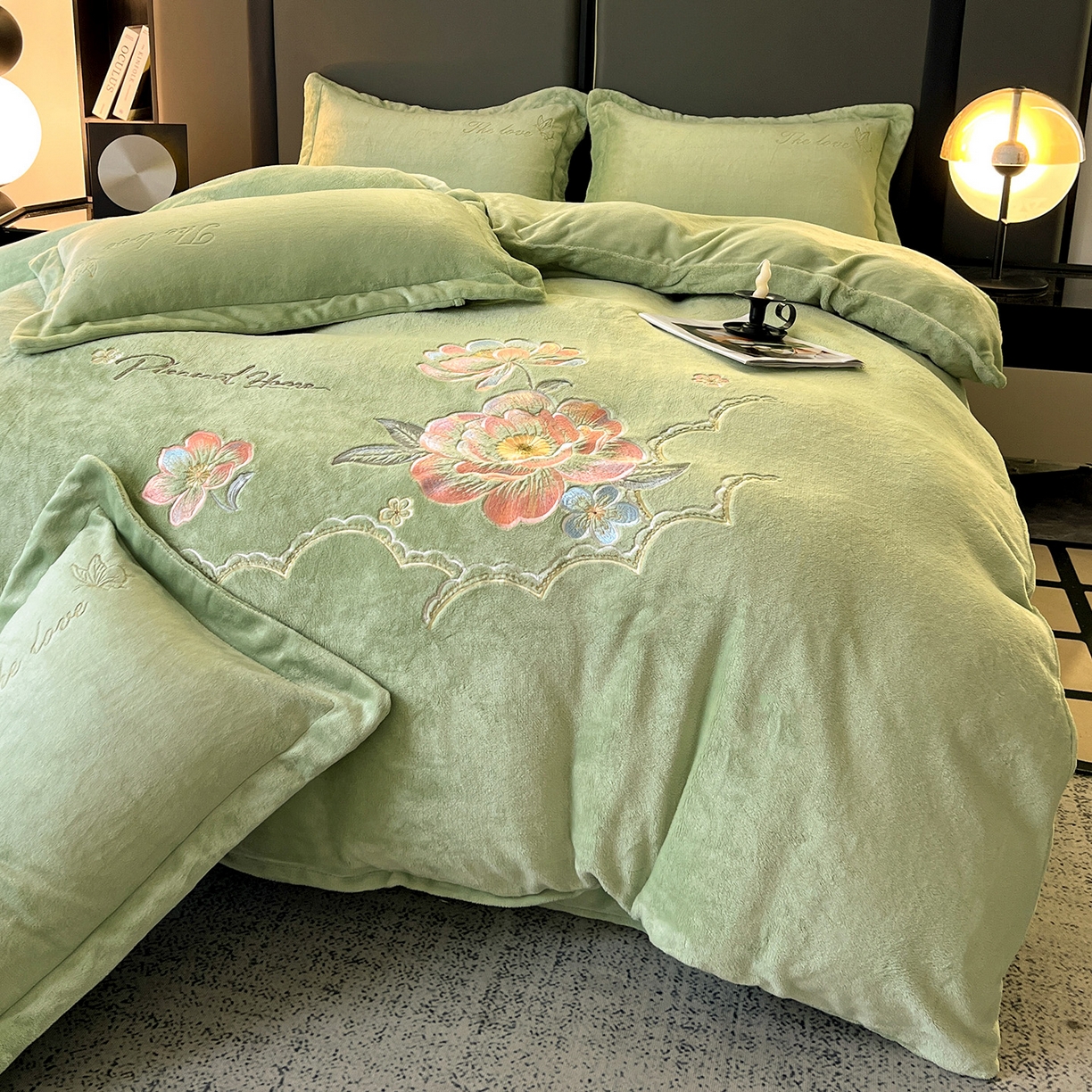 91家纺网 家纺一手货源 找家纺 居易简 2025新款亲肤刺绣款牛奶绒四件套-花晨月夕 花晨月夕-豆绿