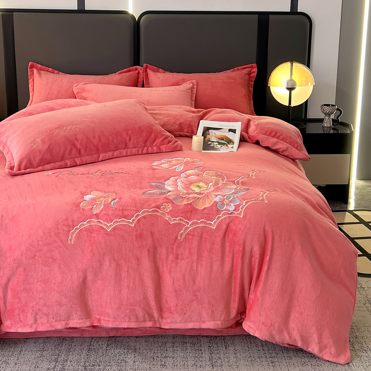 91家纺网 家纺一手货源 找家纺 居易简 2025新款亲肤刺绣款牛奶绒四件套-花晨月夕 花晨月夕-姜红