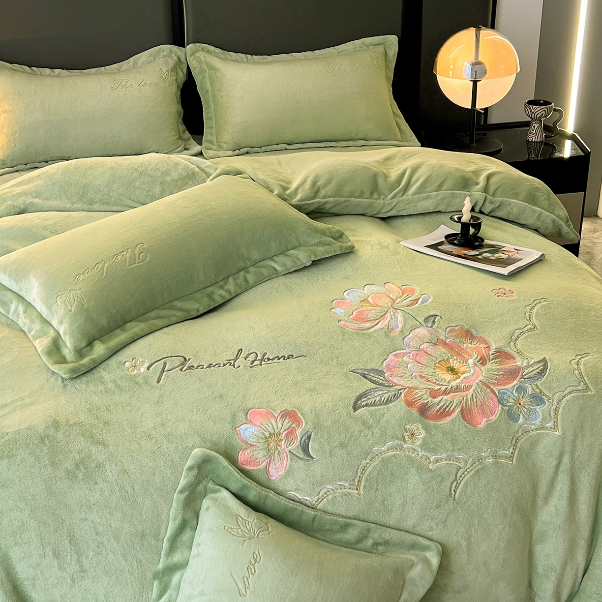 91家纺网 家纺一手货源 找家纺 居易简 2025新款亲肤刺绣款牛奶绒四件套-花晨月夕 花晨月夕-豆绿