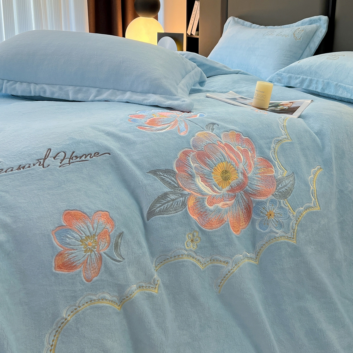 91家纺网 家纺一手货源 找家纺 居易简 2025新款亲肤刺绣款牛奶绒四件套-花晨月夕 花晨月夕-天蓝