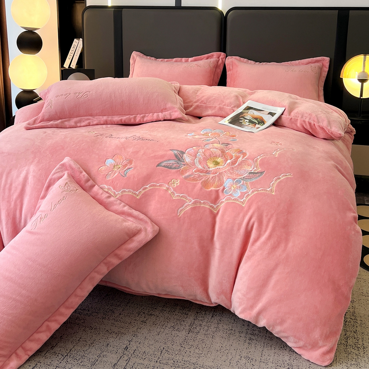 91家纺网 家纺一手货源 找家纺 居易简 2025新款亲肤刺绣款牛奶绒四件套-花晨月夕 花晨月夕-豆沙