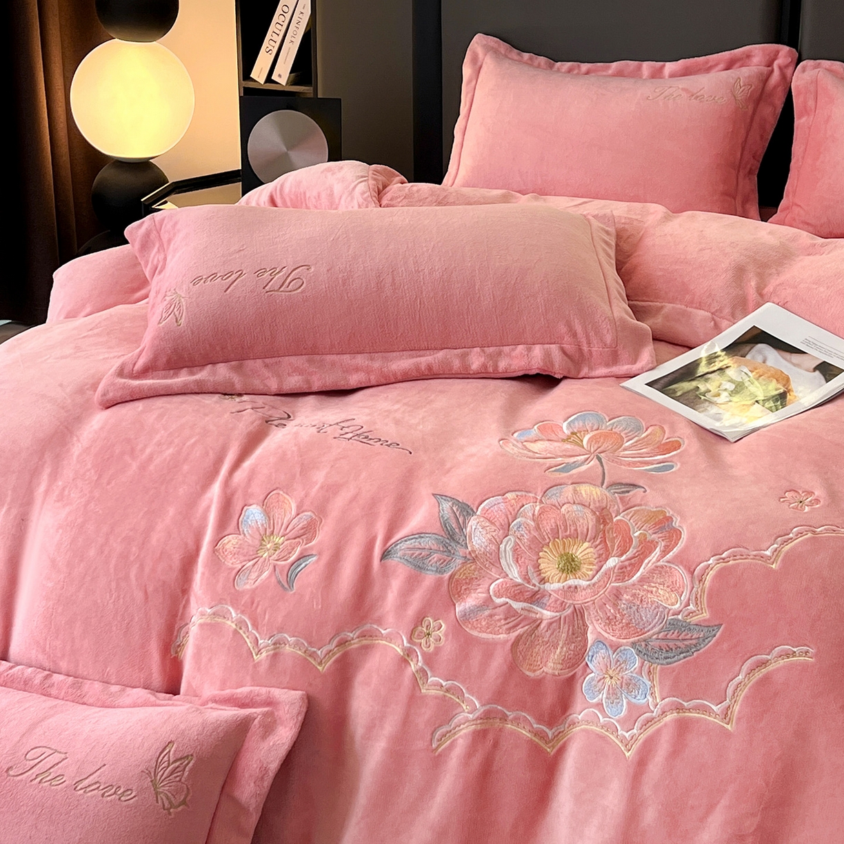 91家纺网 家纺一手货源 找家纺 居易简 2025新款亲肤刺绣款牛奶绒四件套-花晨月夕 花晨月夕-豆沙