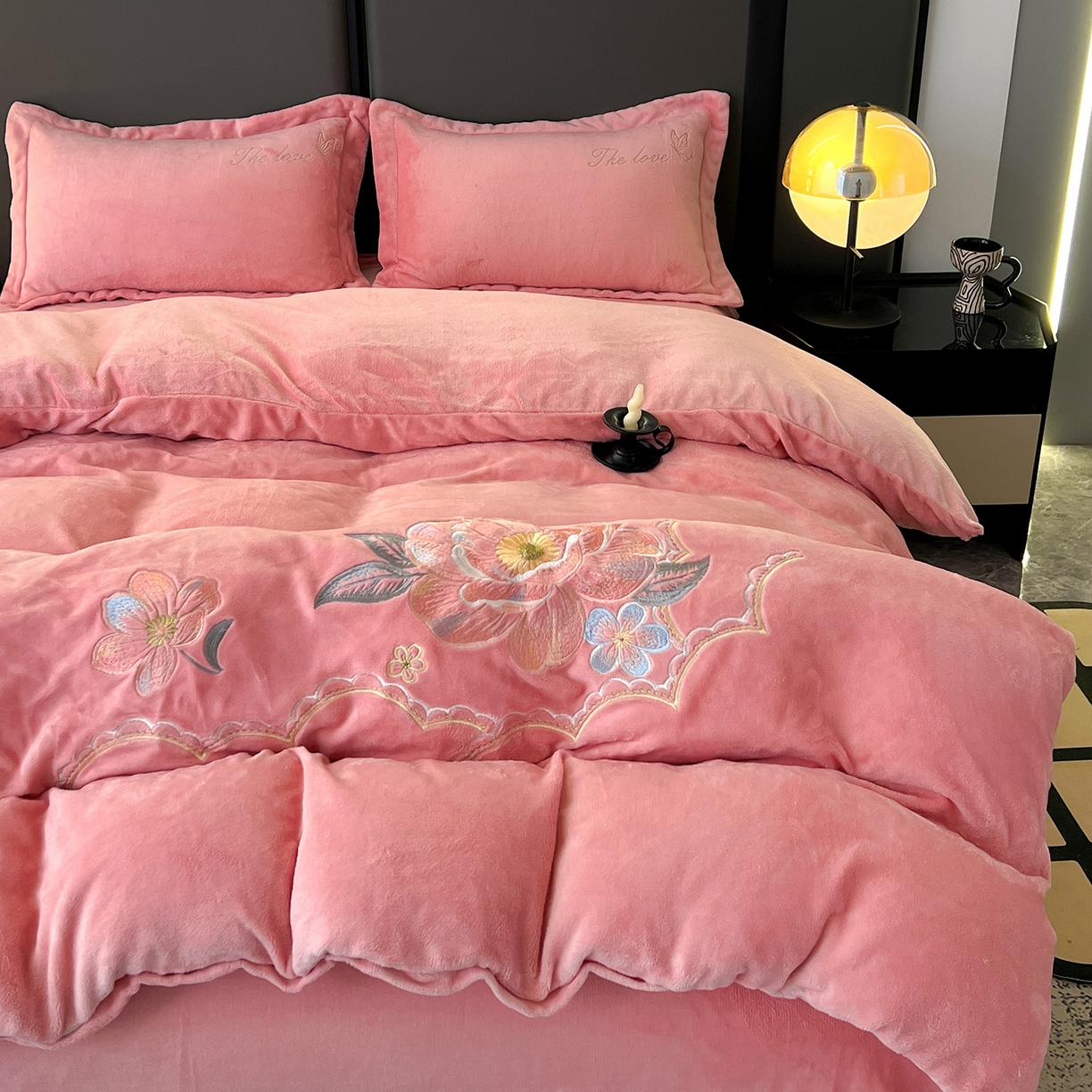 91家纺网 家纺一手货源 找家纺 居易简 2025新款亲肤刺绣款牛奶绒四件套-花晨月夕 花晨月夕-豆沙