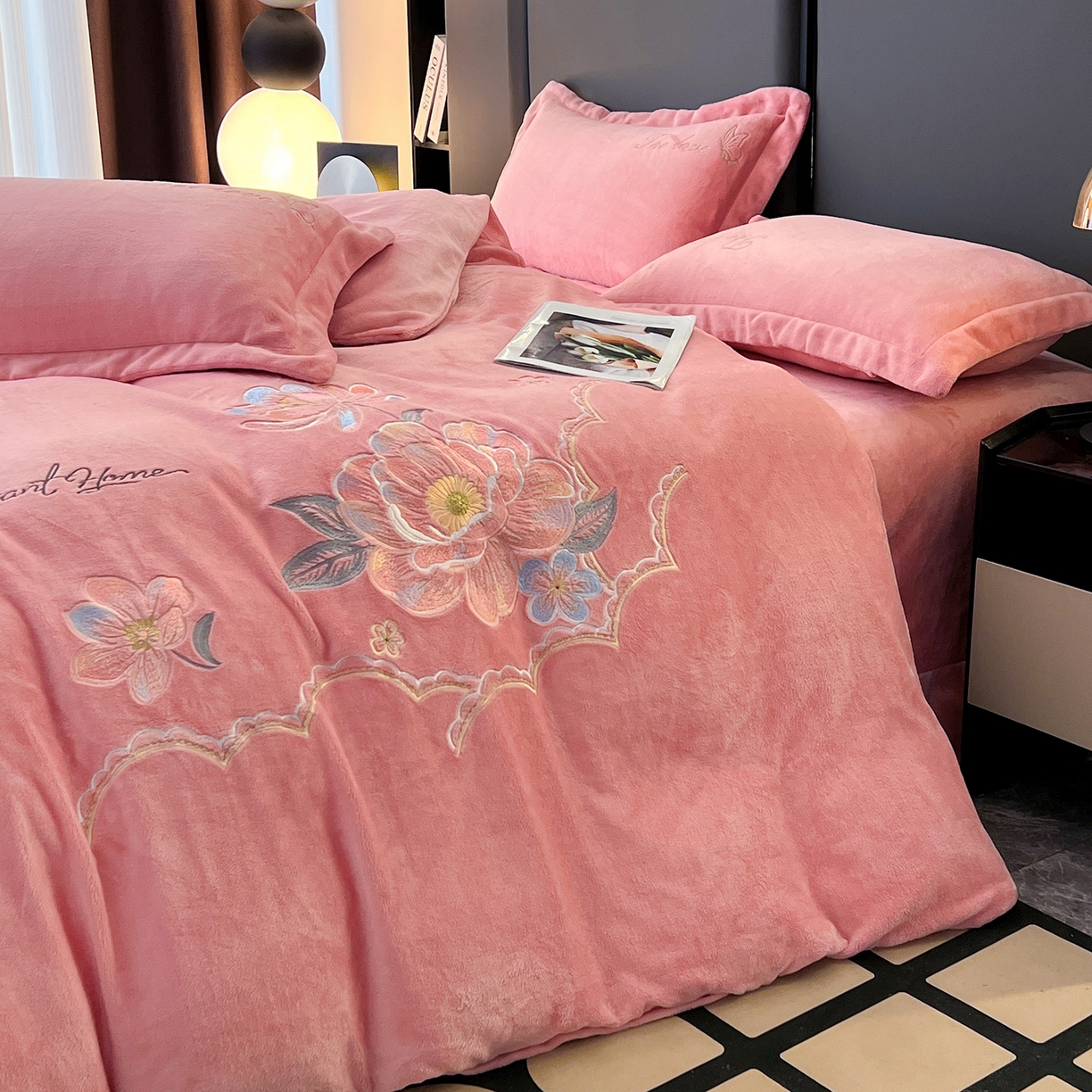 91家纺网 家纺一手货源 找家纺 居易简 2025新款亲肤刺绣款牛奶绒四件套-花晨月夕 花晨月夕-豆沙